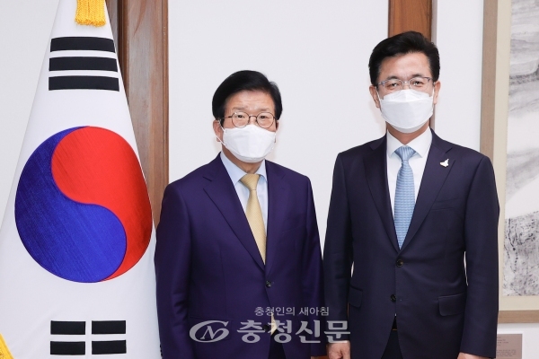 19일 허태정 대전시장은 지역 현안 해결을 위해 박병석 국회의장과 만남을 가졌다. (사진=대전시 제공)