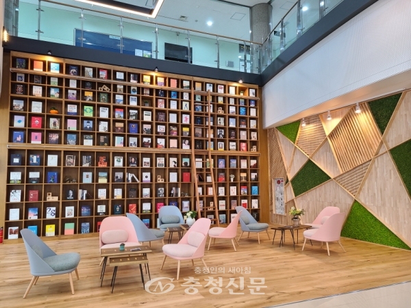 한밭대학교 도서관 1층 북카페 (사진=한밭대 제공)