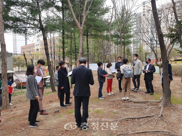 천안시 도시건설사업소가 지난 1일 늘푸른공원 조성·추진을 위한 자문단회의를 개최했다.  (사진=천안시 제공)
