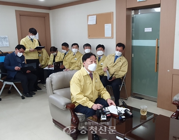 6일 설동호 대전시교육감이 코로나19 감염 차단을 위한 대책을 발표하고 있다. (사진=이정화 기자)