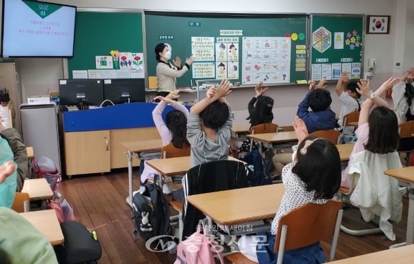 용소초등학교에서 건강․환경․배려를 주제로 한 식생활교육을 실시하고 있다.