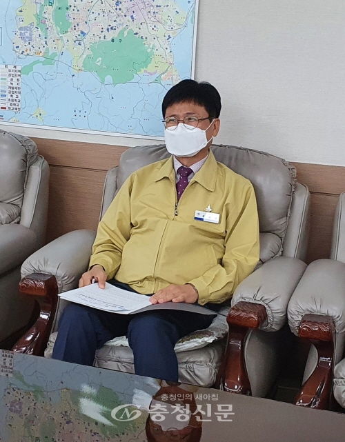 18일 대전시교육청 기자실에서 오광열 기획국장이 추가경정 예산편성 내용을 설명하고 있다.(사진=이정화 기자)