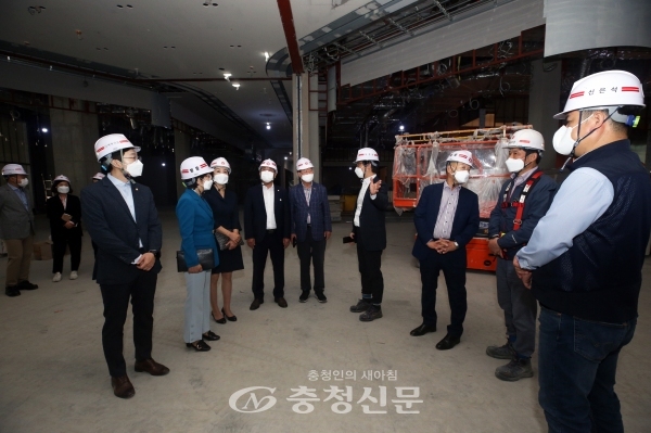 대전 유성구의회 사회도시위원회는 25일 신세계 엑스포점 건립 현장을 방문했다.(사진=유성구의회 제공)