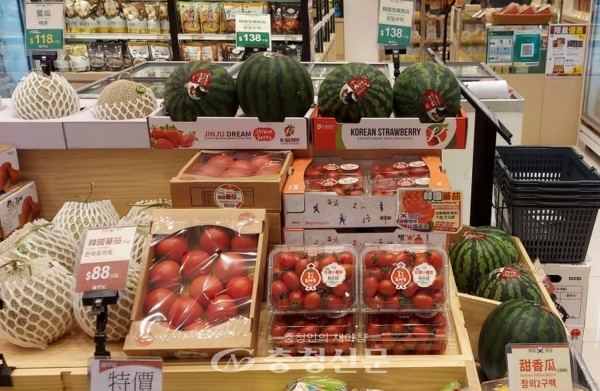 청양지역 대표 농특산물인 토마토가 홍콩 수출길에 올라 현지인들로부터 뜨거운 인기를 얻으며 연일 매진행렬이다.  (사진=청양군 제공)
