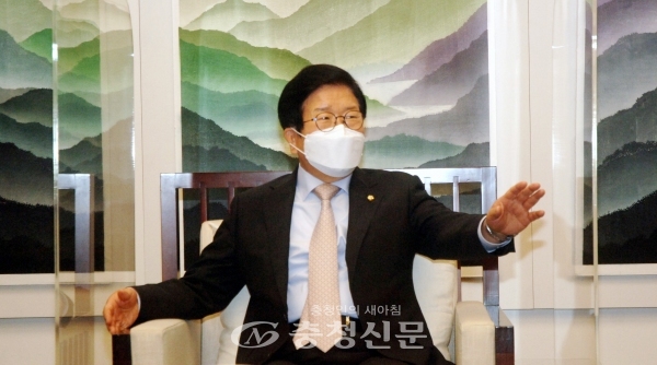 박병석 국회의장은 17일 충청권 기자들과 티타임 간담회에서  국회세종 설치문제를 다루는 국회법개정안 국회처리와 관련 