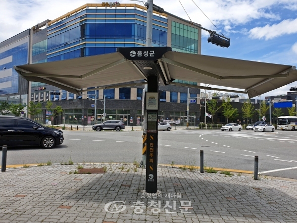 충북혁신도시 터미널 건너편에 설치된 스마트형 그늘막 (사진=음성군 제공)