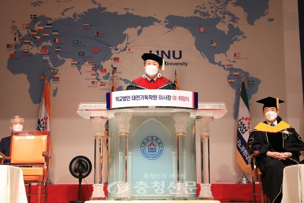 20일 신정호 대전기독학원 신임 이사장이 취임사를 하고 있다. (사진=한남대학교 제공)