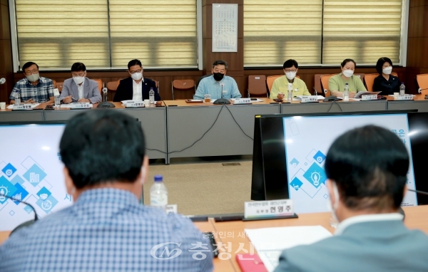 태안군이 지난 4일 푸드플랜 구축사업 추진을 위한 연구용역 중간보고회를 가졌다.(태안군 제공)