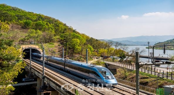한국철도의 '중앙선 KTX-이음'이 '2021 대한민국 올해의 녹색상품' 서비스부문에 선정됐다. (사진=한국철도 제공)