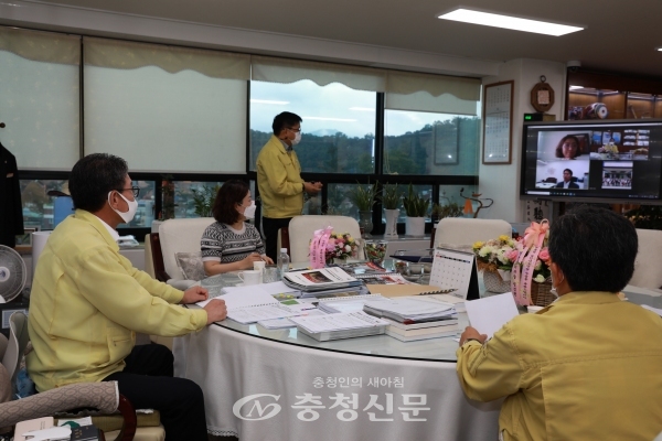 영동군은 지난 7일 주영국 한국대사관과 영동형 공공문화외교 추진을 위한 온라인 영상회의를 개최했다. (사진=영동군 제공)