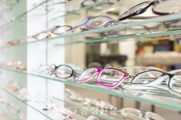 안경원에서 판매 중인 안경들. (사진=pixabay)
