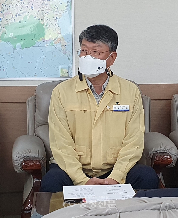 19일 대전시교육청 기자실에서 오석진 교육국장이 고교학점제 전면 적용을 위한 단계적 이행 계획을 설명하고 있다.(사진=이정화 기자)