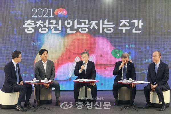 대전시는 29일 세종시, 충북도, 충남도와 공동으로 ‘충청권 인공지능·메타버스 메가시티 선포식’을 개최했다고 밝혔다.