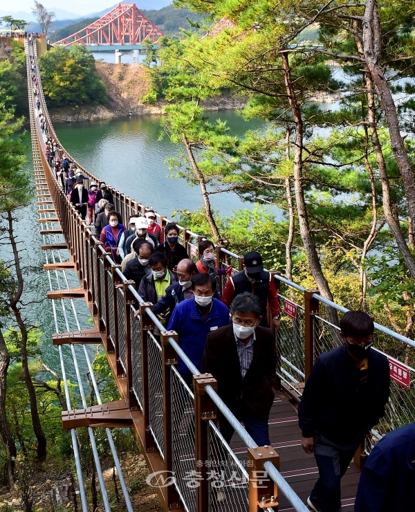 충북 제천 옥순봉 출렁다리 전경 (사진=조경현 기자)