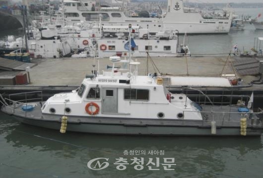 23년간 서해를 누벼 온 충남도 어업기술지도선 봉황산호 모습. (충남도 제공)