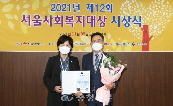 문병오 홍성군의회 의원이 ‘제12회 서울사회복지대상 시상식’에서 ‘보건복지부 장관 표창’을 수상했다. (사진=홍성군의회 제공)