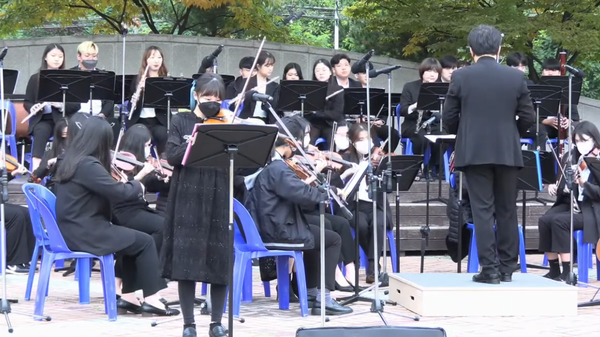천안시 청수호수공원 야외무대에서 열린 '천안시청소년교향악축제' (사진=장선화 기자)