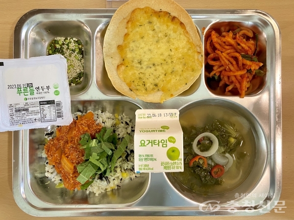 ▲ NON-GMO 식재료를 사용한 급식. (사진=대전복수고 제공)