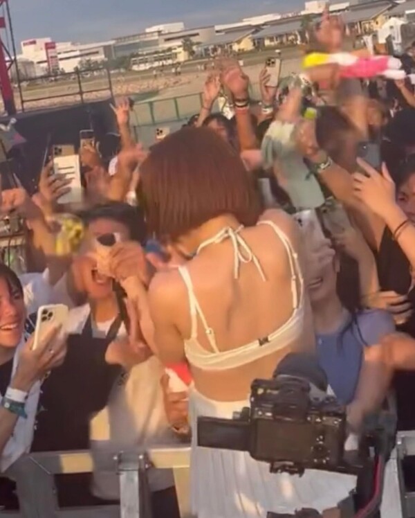 소다(DJ soda) 지난 13일 일본 오사카 뮤직 서커스 페스티벌에서 공연 중 성추행 피해를 입은 사실을 14일 엑스에 공개했다./ 사진은 DJ소다가 엑스 계정에 올린 피해 상황의 일부. 