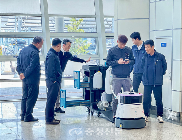 코레일테크, AI 청소장비 시연회 개최 < 경제 < 뉴스 < 기사본문 - 충청신문 코레일테크, AI 청소장비 시연회 개최