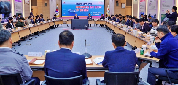 서산시는 지난해에 이어 올해도 대산항에서 출항하는 국제 크루즈선의 성공적인 운항을 위해 관계기관 합동 TF 회의를 열어 준비에 소홀함이 없도록 행정력을 집중하기로 했다.