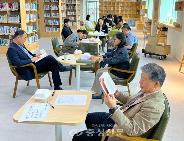 충남교육청교육연수원, 북카페 독서 프로그램 운영 < 교육 < 뉴스 < 기사본문 - 충청신문 충남교육청교육연수원, 북카페 독서 프로그램 운영