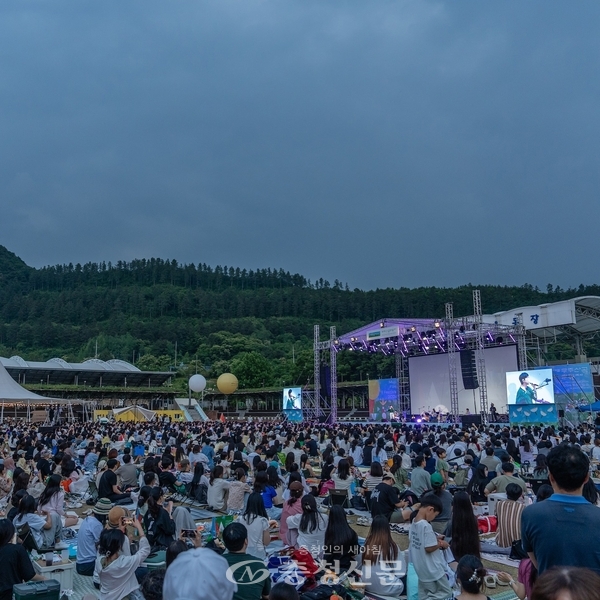 지난 해 무주등나무운동장에서 열린 무주산골영화제 (무주산골영화제 SNS)