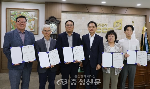 지난해 7월 진행된 저출생·지방소멸특별대책위원회 외부위원 위촉장 수여식.(사진=대전도시공사 제공)