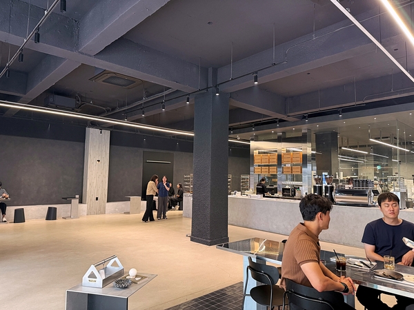 파이가든에서 담소를 나누는 손님들 (사진=김해인 기자)