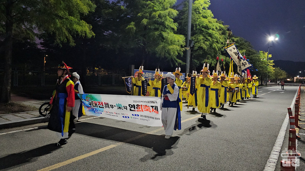 대전시민취타대의 거리 퍼레이드 (대전시 제공)