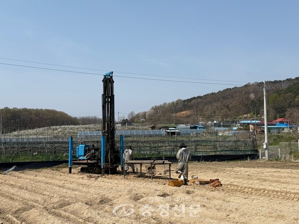 ▲남생이 보호시설 신축 예정 부지에서 지반 조사가 진행된 모습. 천안시 요청으로 설계에 착수했지만, 이후 시의 중지 지시로 사업이 멈춘 상태다.