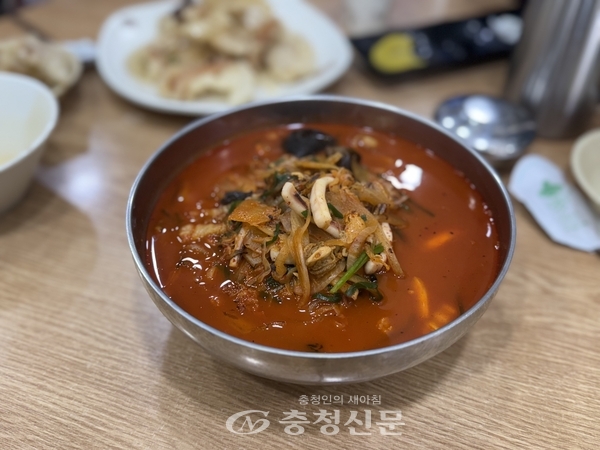 초월짬뽕의 대표메뉴인 짬뽕 (사진=김해인 기자)