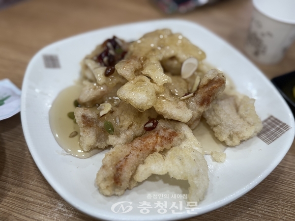 초월짬뽕에서 먹은 탕수육 (사진=김해인 기자)