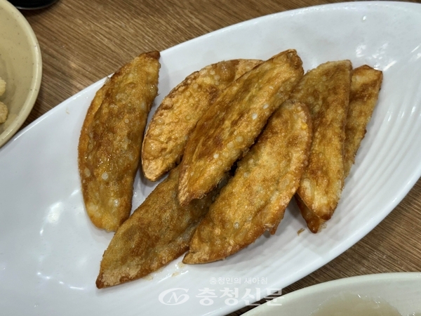 초월짬뽕에서 리뷰를 남기면 주는 리뷰 군만두 (사진=김해인 기자)