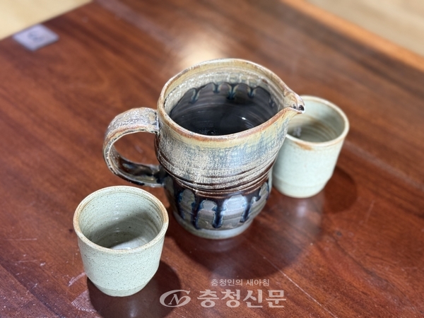 무말랭이와 작두콩을 함께 우려낸 차 (사진= 김해인 기자)