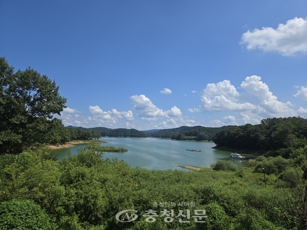 초가랑 가는길 대청호의 모습