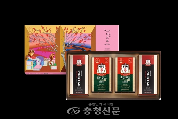 정관장이 추석을 맞아 기품과 정성이 담긴 선물을 준비하고자 하는 선물세트 ‘다보록(多寶錄)’ 을 선보였다. (사진=KGC 인삼공사 제공)