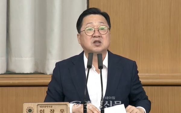 ▲이장우 대전시장이 1일 시청 대회의실에서 확대간부회의를 주재하고 있다. (사진=최일 기자)