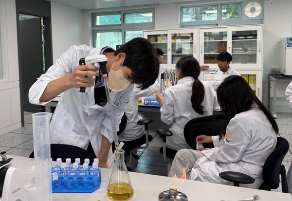 유성생명과학고등학교 직무훈련 과정.(사진=유성생명과학고등학교 제공)