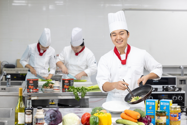 유성생명과학고등학교 조리제빵과 실습 모습.(사진=유성생명과학고등학교 제공)